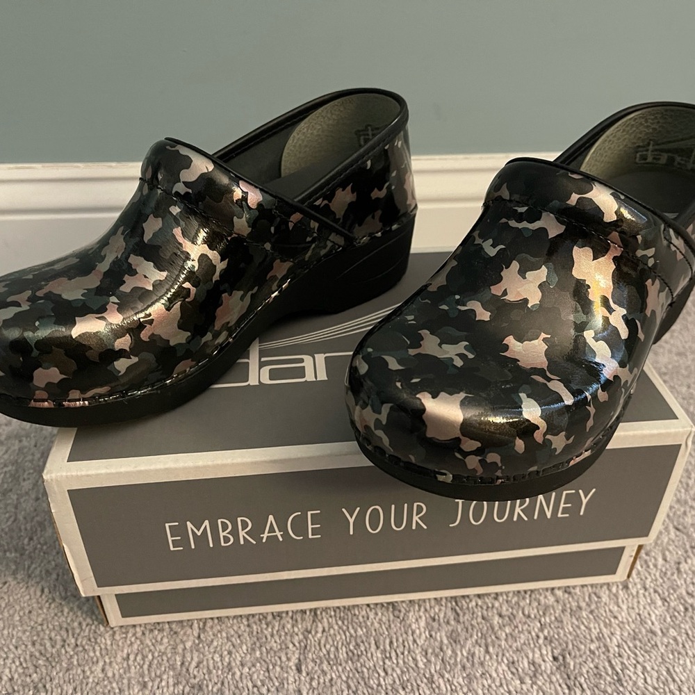 Dansko XP 2.0 camouflage Clogs